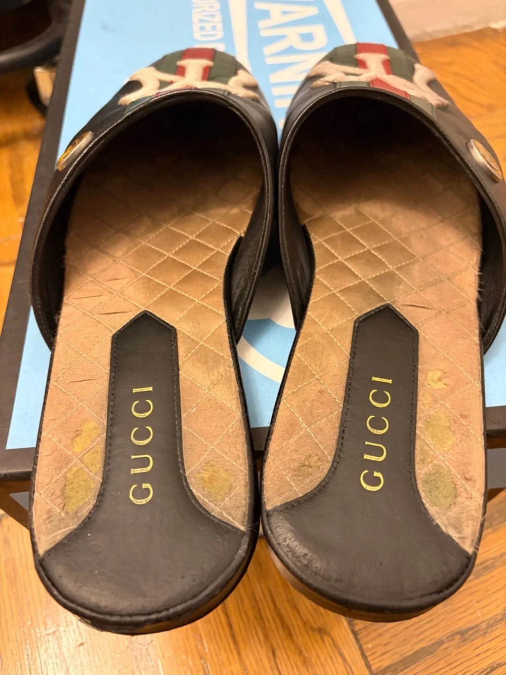 Gucci Yankees Black Leather Slip-On Mules - Picture 7 of 11